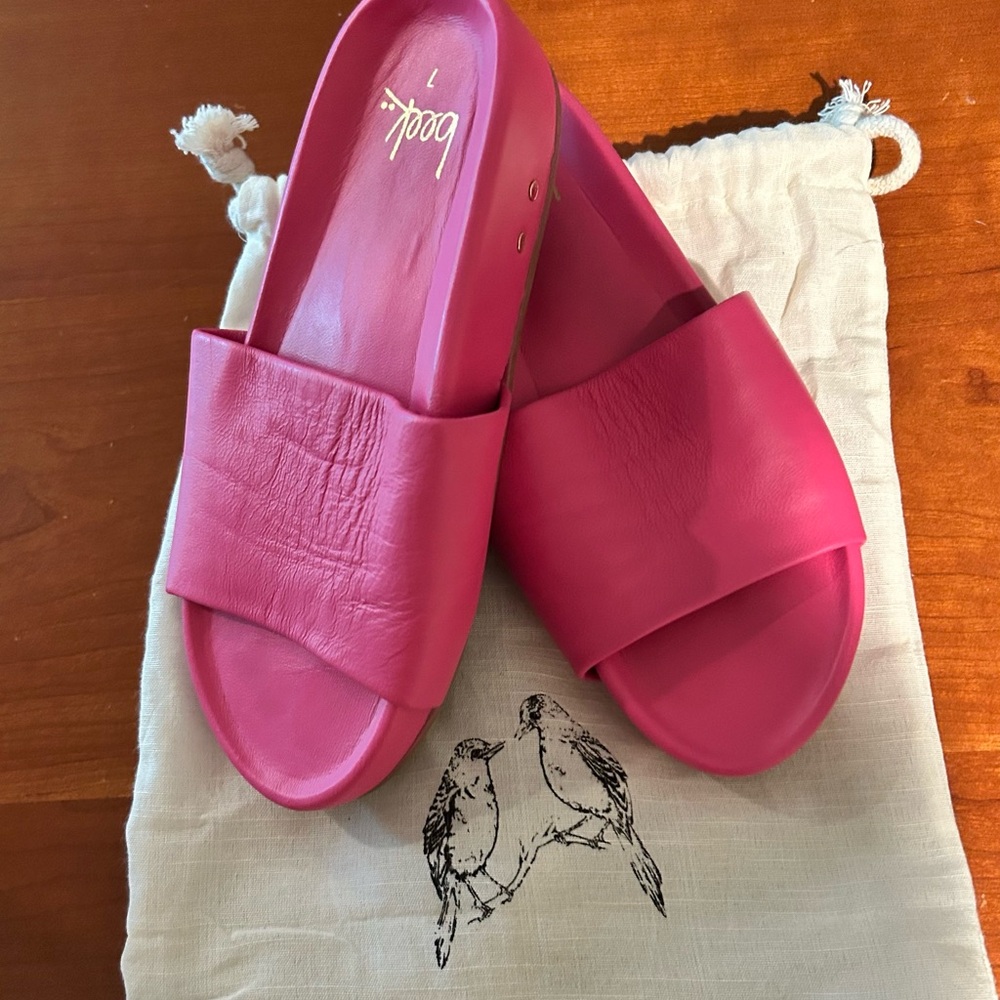 beek Fuchsia Women's Slide Sandals